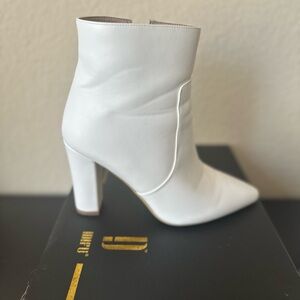 Elegant White Ankle Boots Size 8